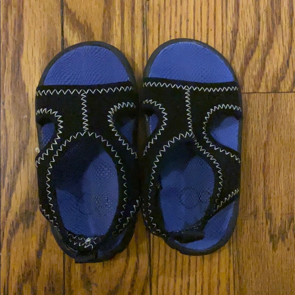Toddlers sandals, size 5